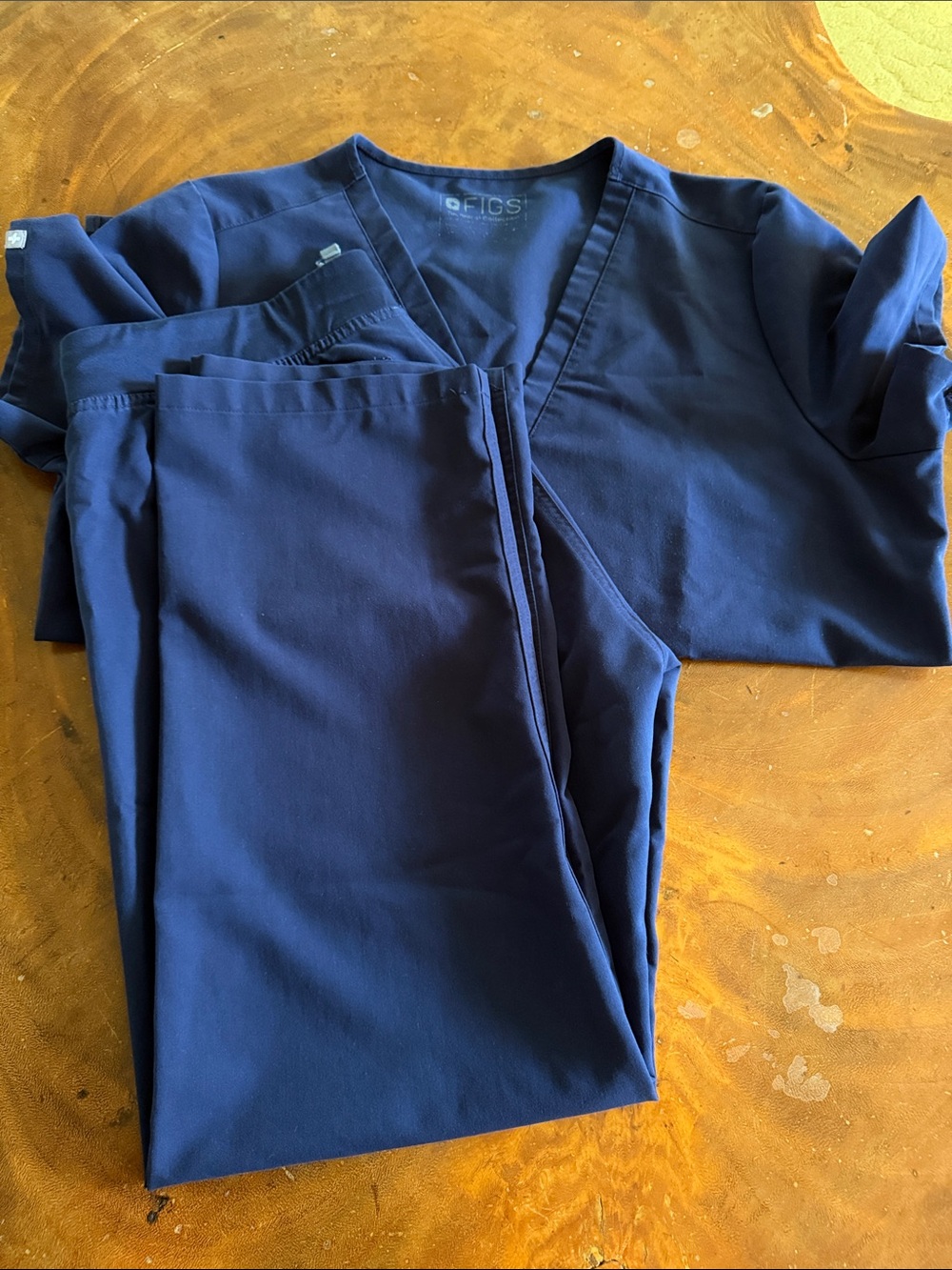 FIGS Women’s Navy Scrub set